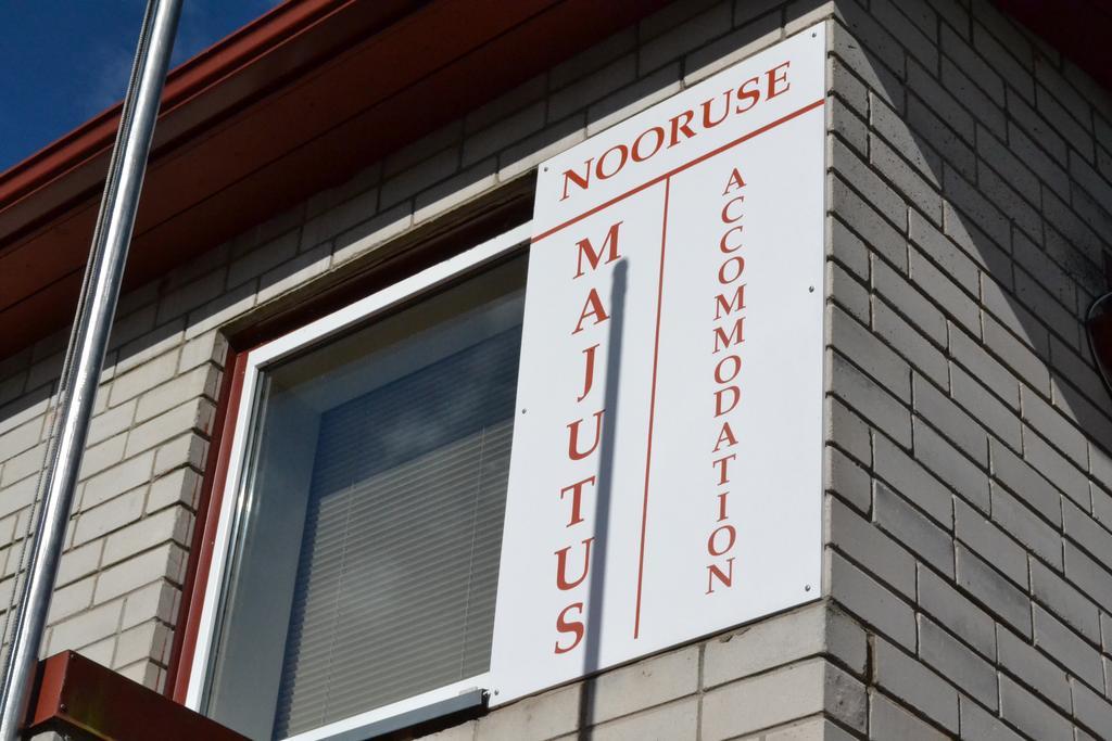 Nooruse Majutus Hotel Kuressaare Exterior photo